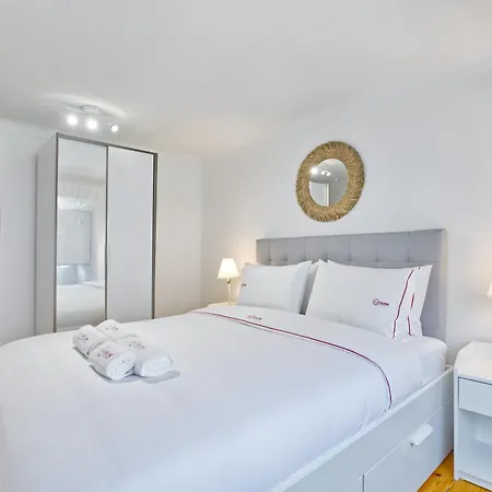 New! Family On The Walls Of Apartman Lisboa