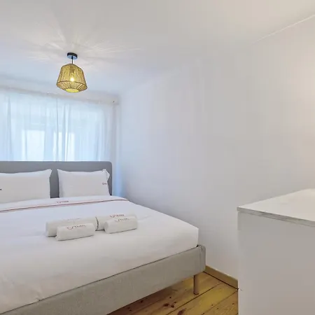 New! Family On The Walls Of *