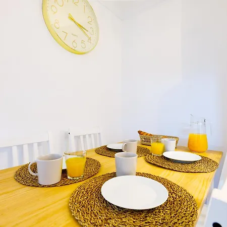 New! Family On The Walls Of ליסבון