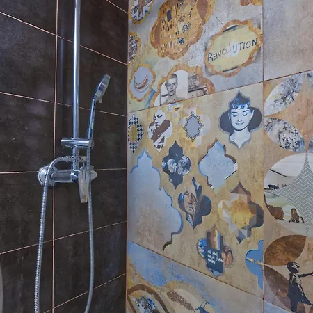 New! Family On The Walls Of ליסבון