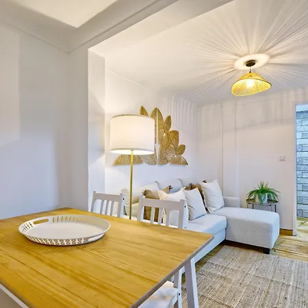 New! Family On The Walls Of * ליסבון